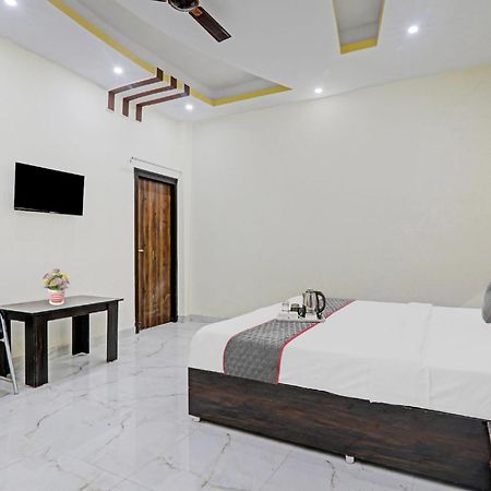 Townhouse Relax Inn Chinhat ภายนอก รูปภาพ