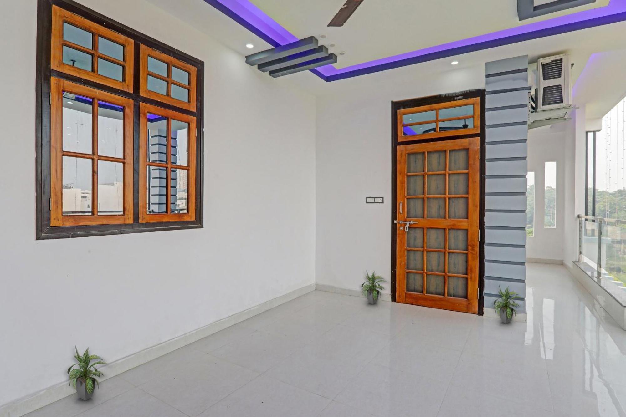 Townhouse Relax Inn Chinhat ภายนอก รูปภาพ