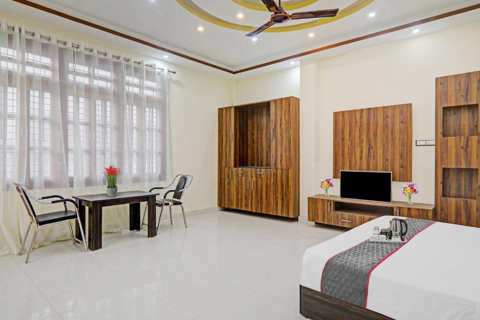 Townhouse Relax Inn Chinhat ภายนอก รูปภาพ