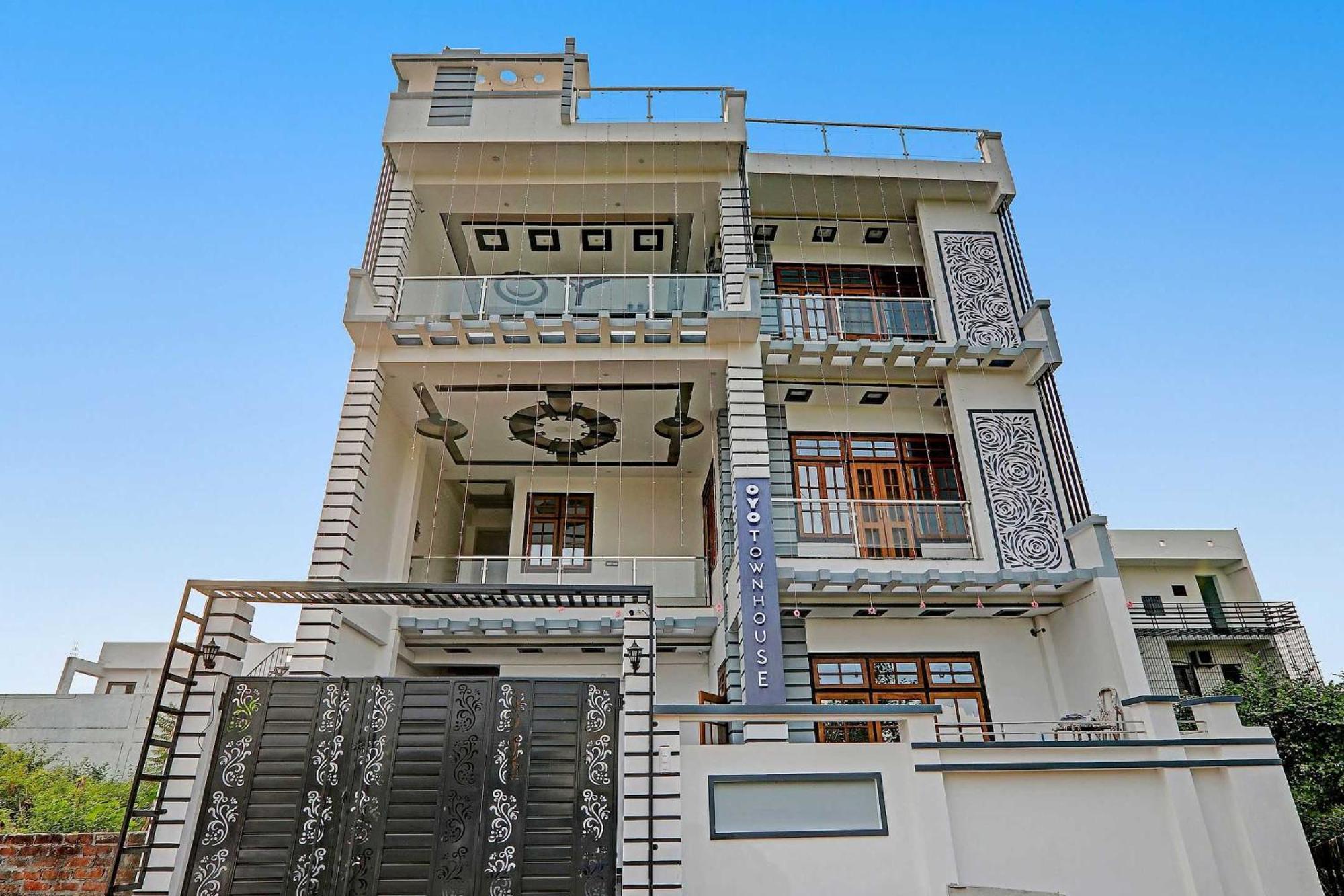 Townhouse Relax Inn Chinhat ภายนอก รูปภาพ